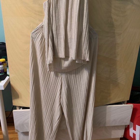 Set - Picture 2 of 4